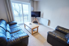 Etive, Beautiful Lochside Apartment with balcony Fort William